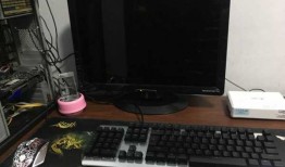 台式电脑主机显示器鼠标键盘，台式机显示器鼠标键盘不亮！