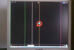 台式电脑显示器有黑色的线条？台式电脑显示器有黑色的线条怎么回事？
