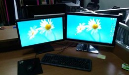 一个台式电脑两个显示器，一台台式电脑两个显示器！