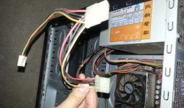 台式电脑电源怎么连接显示器，台式电脑电源怎么连接显示器线？