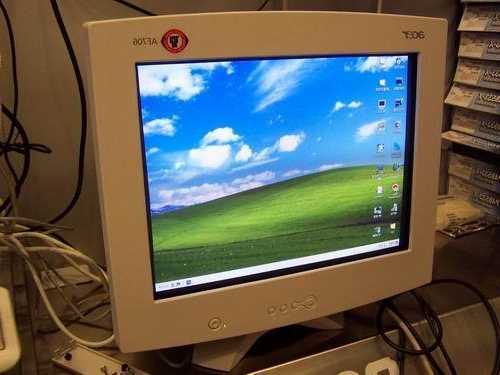 1997年的台式液晶显示器电脑，1999年显示器