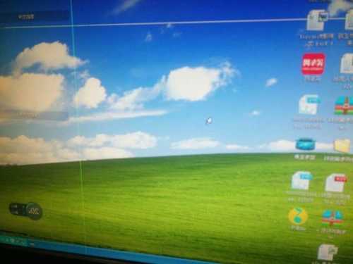 台式电脑显示器绿色条纹，台式电脑屏幕出现一条绿色竖线？